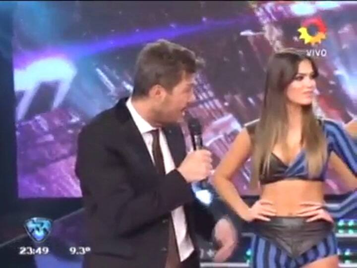 La abogada hot también cantó en ShowMatch durante su debut - Fuente: Canal 13