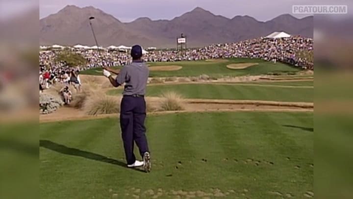 Un pandemonium en el hoyo de golf más ruidoso del mundo: lluvia de latas de cerveza y el descontrol