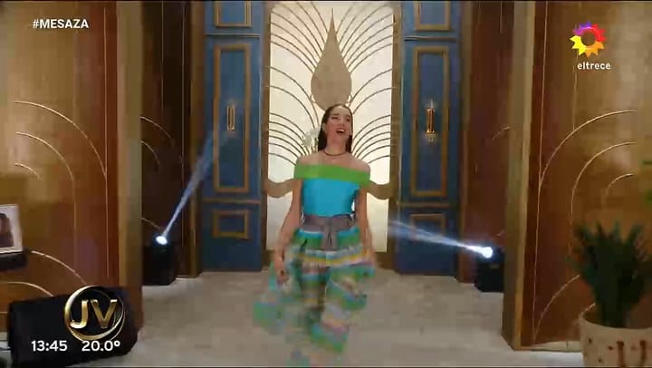 Juana Viale presentó su look retro para este domingo 16 de noviembre