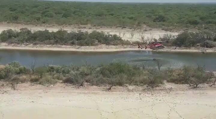 Así se apaga un incendio con un helicóptero en La Pampa