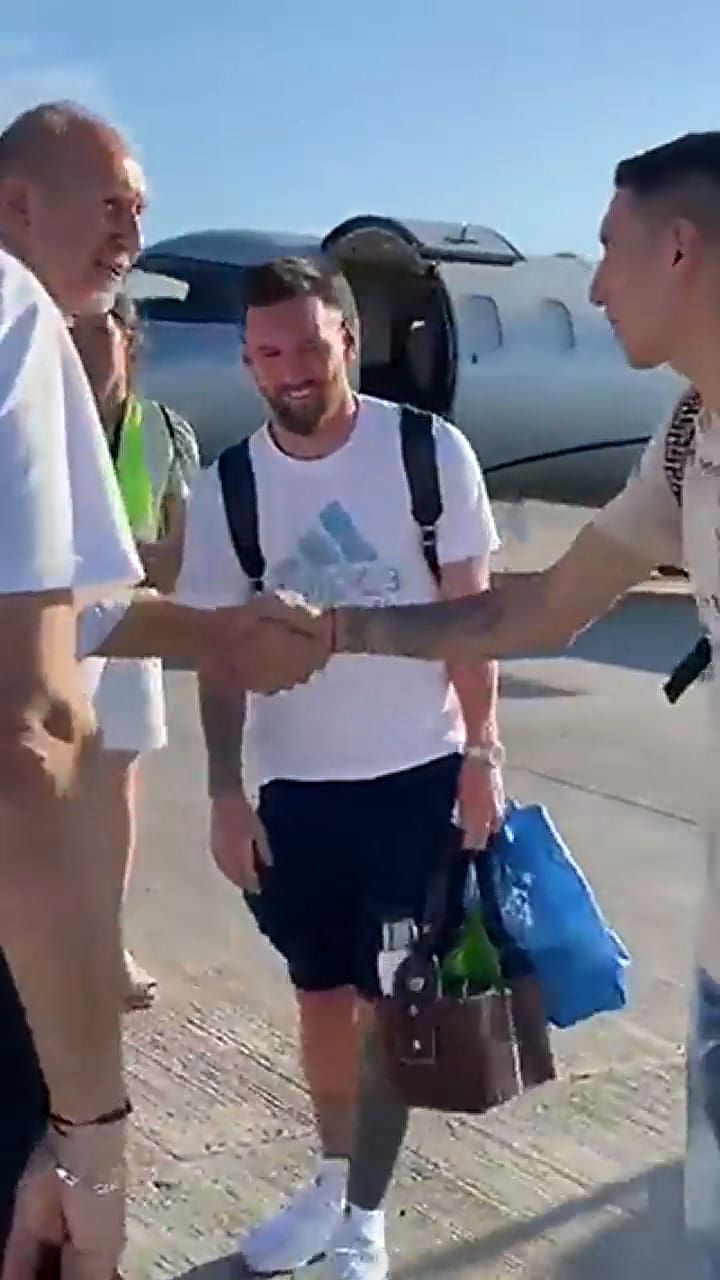 Omar Perotti recibió a Messi y Di María en el aeropuerto de Rosario