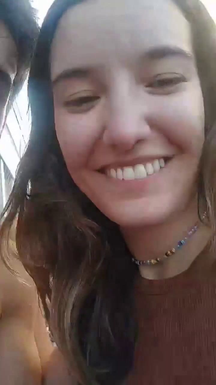 El video de ambos jóvenes en el semáforo