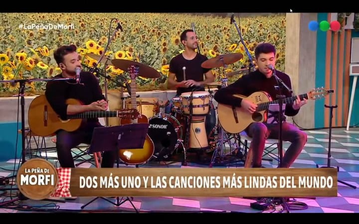 Gerardo Rozín y el grupo Dos más uno tocaron 'Me voy quedando', en La peña de Morfi meses atrás