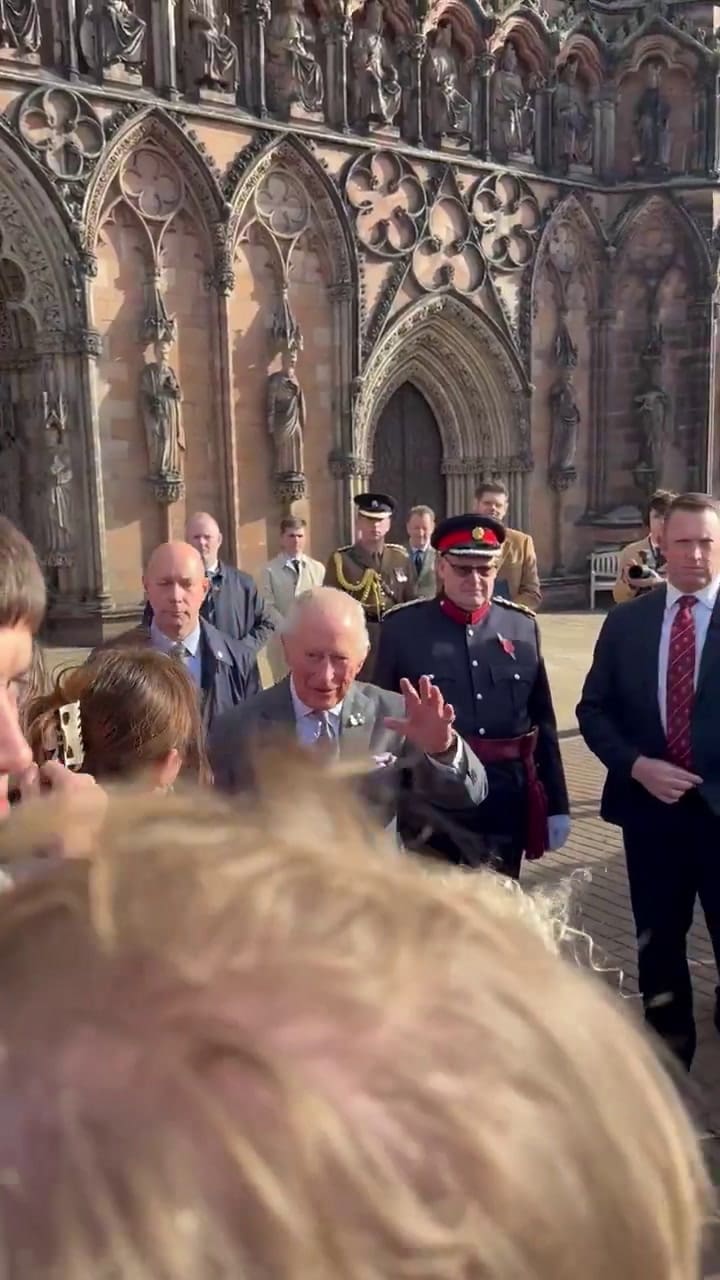 El incómodo momento que vivió el rey Carlos al ser interrogado por la relación del príncipe Andrés con Jeffrey Epstein