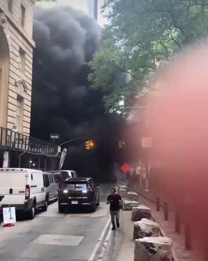 Un vehículo explotó cerca del Toro de Wall Street y sembró el pánico en Nueva York