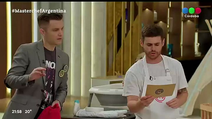 Gastón Soffritti enfrentó el reto de bañar a un bebé en MasterChef Celebrity (Telefe)