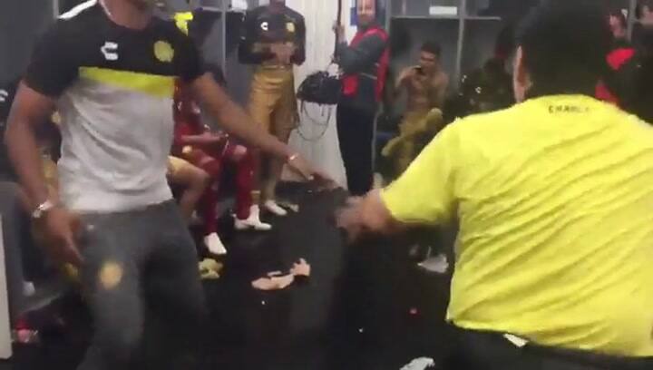 El habitual baile de Diego Maradona para celebrar la victoria - Fuente: Twitter