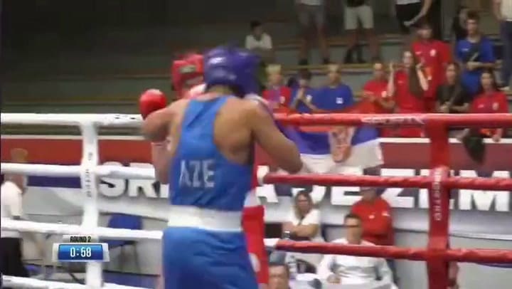 Serbia: un entrenador se subió a un ring de boxeo y estranguló al árbitro luego de que descalificara a su peleador