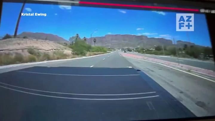 Una avioneta sufrió un desperfecto, aterrizó en plena ruta y estuvo a centímetros de impactar contra un auto