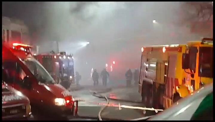 Incendio en un depósito en Flores