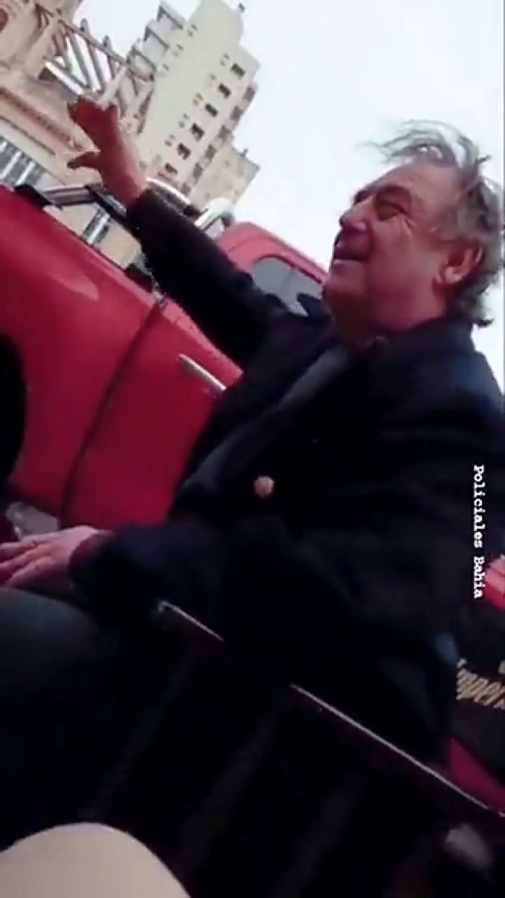 Ricardo Iorio instantes después de protagonizar un incidente vial en el centro de Bahía Blanca