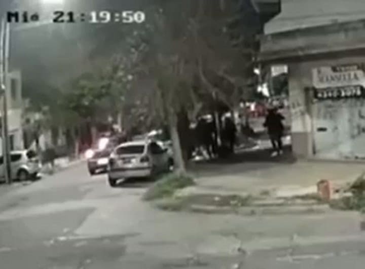 Balearon a un gendarme al que le quisieron robar el auto en Gerli