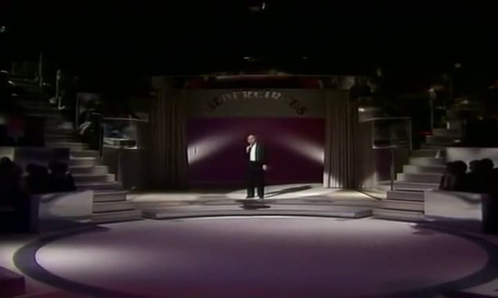 Charles Aznavour interpreta She (1977) - Fuente: YouTube