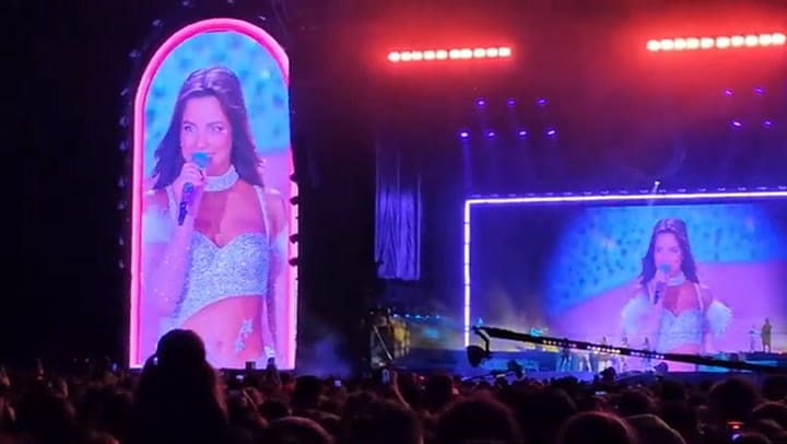 Emilia Mernes interpretó en Veléz "Maldina noche" de Bandana