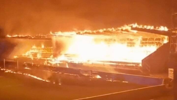 El momento del incendio en un estadio de Finlandia