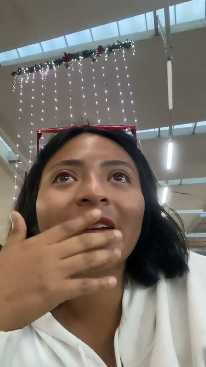 Contó cómo es que el caos en el aeropuerto le impidió llegar al concierto de Bad Bunny