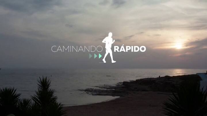 Mariano Rajoy comienza su jornada caminando rápido por Torrovieja