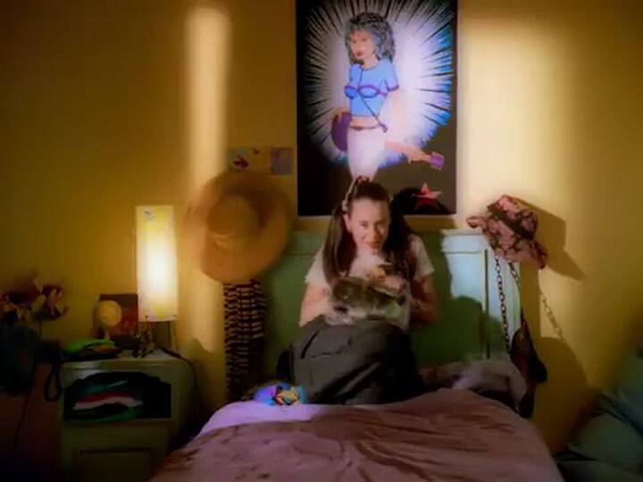 Lolly - Viva La Radio (Official Video)