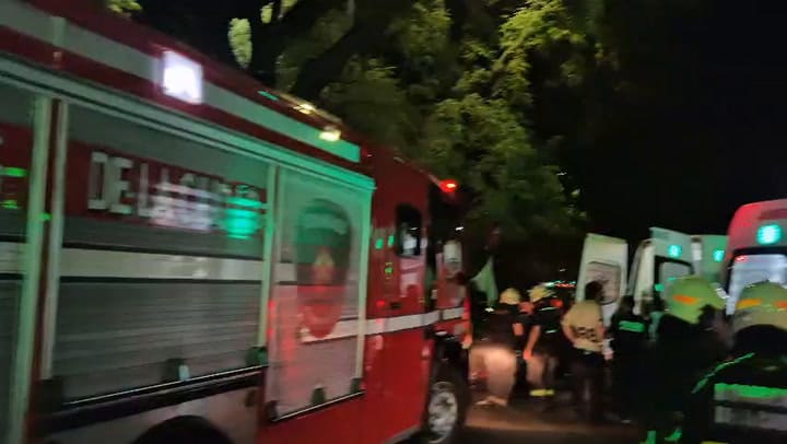 Se desplomó parte de un escenario de un boliche