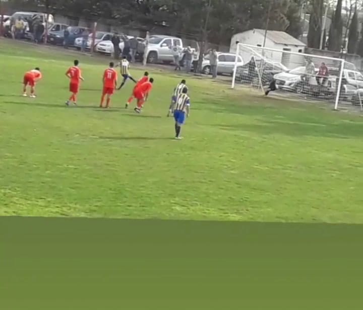 José Manuel López, delantero de Palmeiras y convocado a la selección, durante su etapa como futbolista de Colegiales de Tres Arroyos