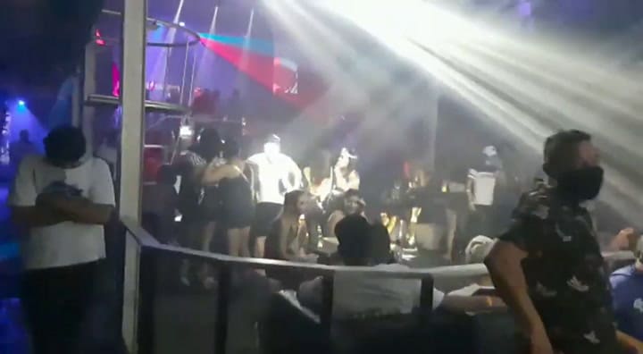 Fiesta electrónica clandestina en Avenida Rivadavia al 7400