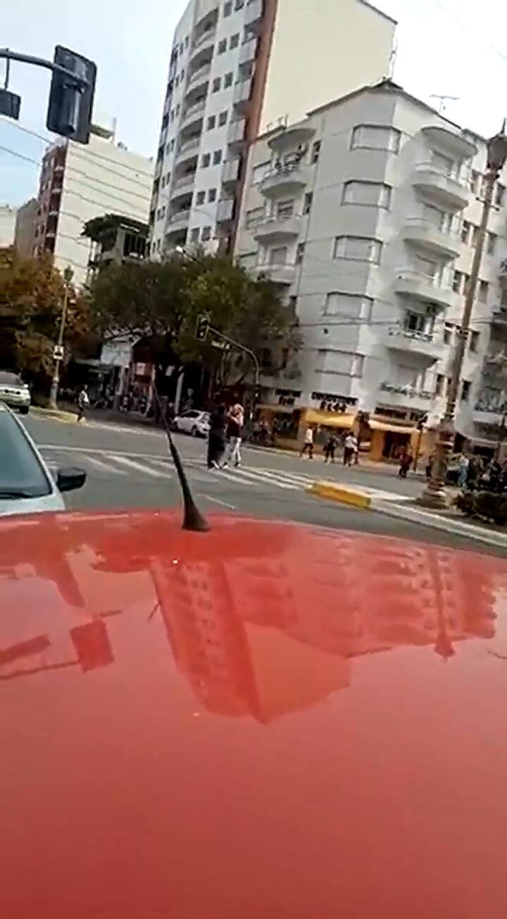 Denuncian a la mujer del Pata Medina por amenazar a un trabajador en plena calle