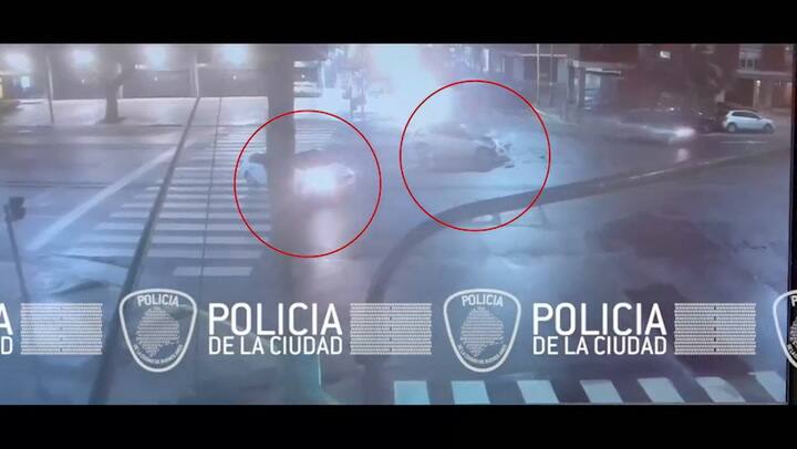 Así fue el choque entre dos rodados en Figueroa Alcorta y Salguero