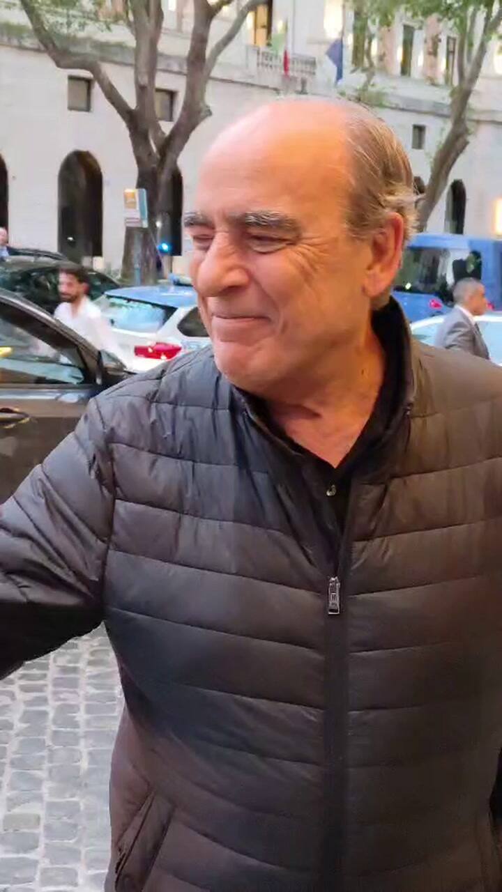 Guillermo Francos, en la llegada de la comitiva de Milei a Roma