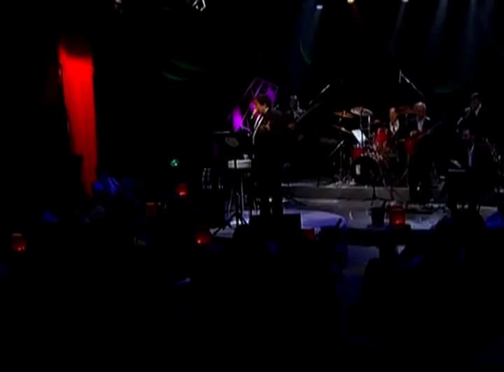 Café la humedad, Cacho Castaña. Fuente: Youtube