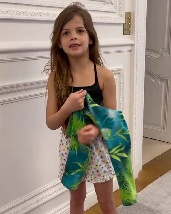 Francesca Icardi aprovechó un agujero en una calza Versace y se armó un top - Fuente: Instagram