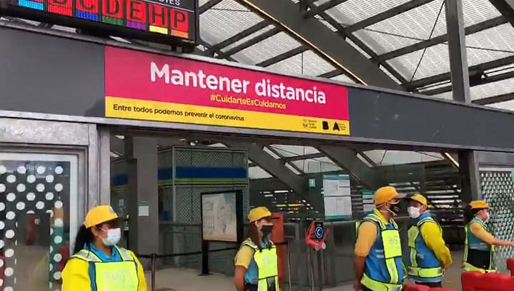 Paro de subtes: hubo largas filas en las paradas de colectivo por la medida gremial - Fuente: Ricard