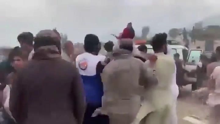 Cientos de muertos y destrucción en Afganistán