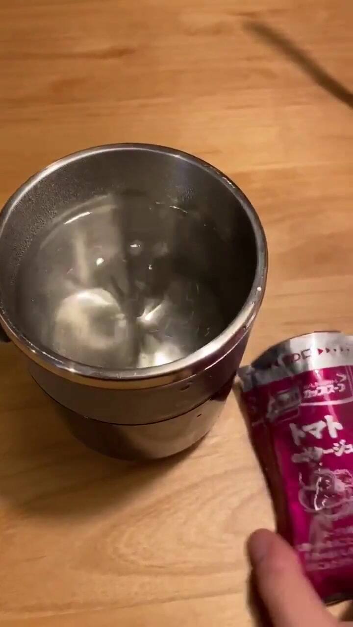 Funcionamiento de Aumix, la taza que revuelve sola - Fuente: Twitter