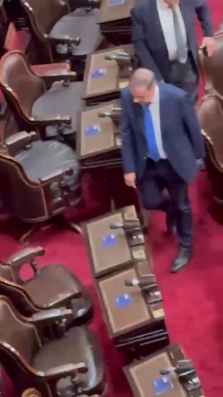 El cruce entre Santiago Caputo y Facundo Manes tras el discurso del Presidente