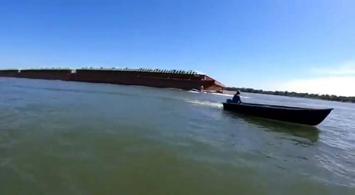 Una embarcación chocó un pesquero paraguayo en el Río Paraná