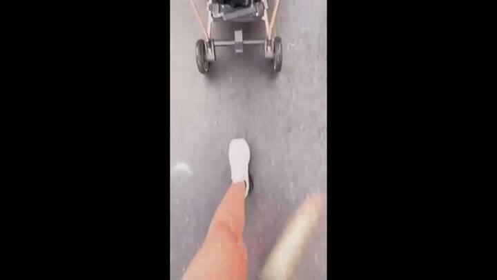 El excéntrico cochecito en el que la China Suárez pasea a su hijo Amancio