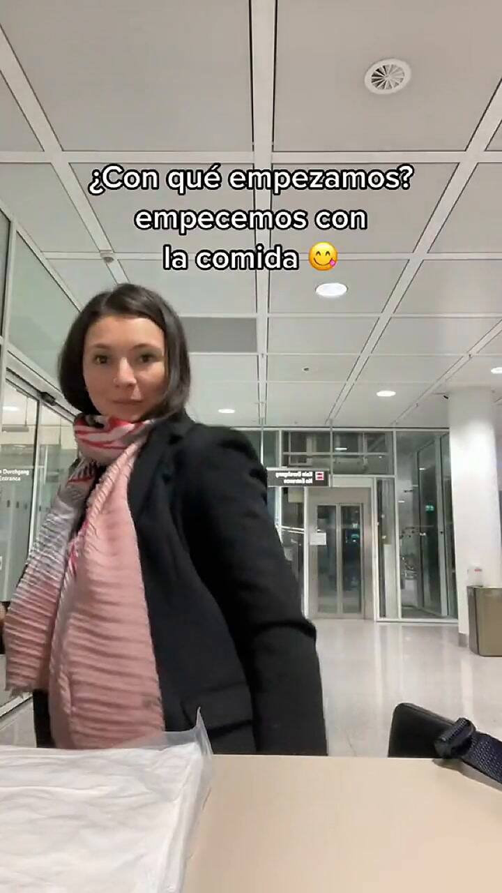 La tiktoker quedó varada en Alemania y tuvo que pasar la noche en el aeropuerto