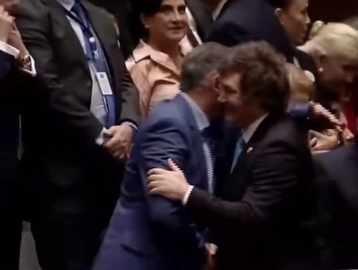Javier Milei y Gabriel Boric protagonizaron un tenso momento en la ceremonia de de Rodrigo Paz