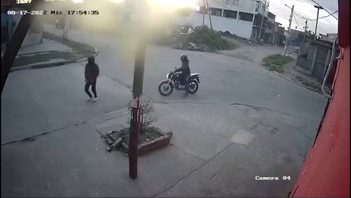 Balean a un chico de 15 años que volvía de la escuela para robarle el celular