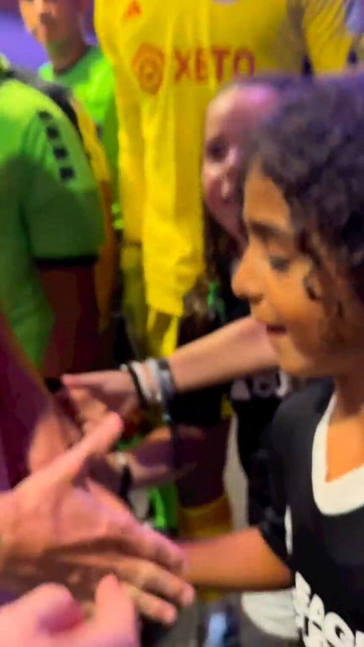 El hijo de Dj Khaled salió a la cancha con Messi y no contuvo la emoción