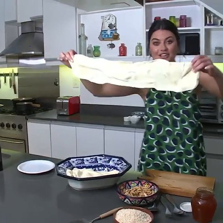 Divina Comida: la anfitriona prepara su postre 'La noche de acabra' - Fuente: Telefe