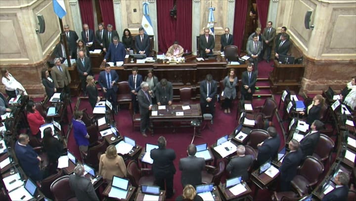 Rinden homenaje al ex gobernador y ex senador radical Eduardo Angeloz - Fuente: Télam