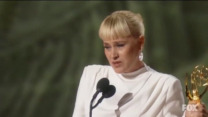 El discurso de Patricia Arquette en los Emmy, en homenaje a su hermana y a la comunidad trans