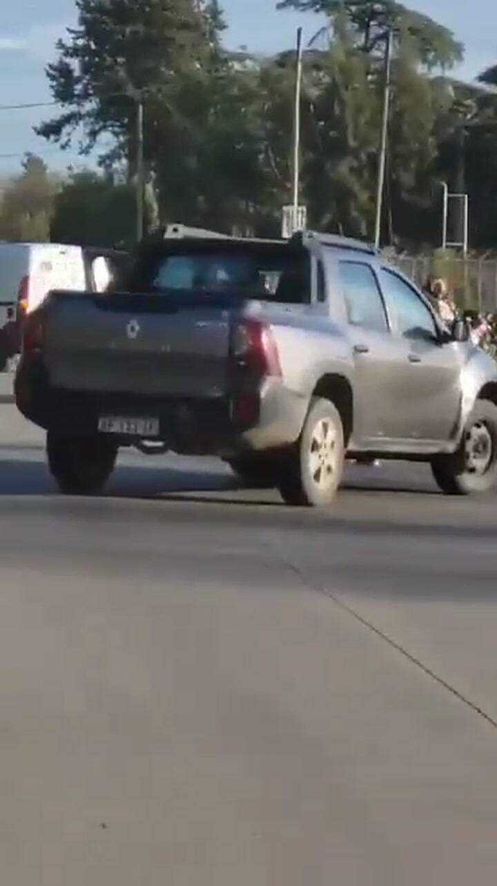 Salvaje pelea en Merlo frente a un menor de edad