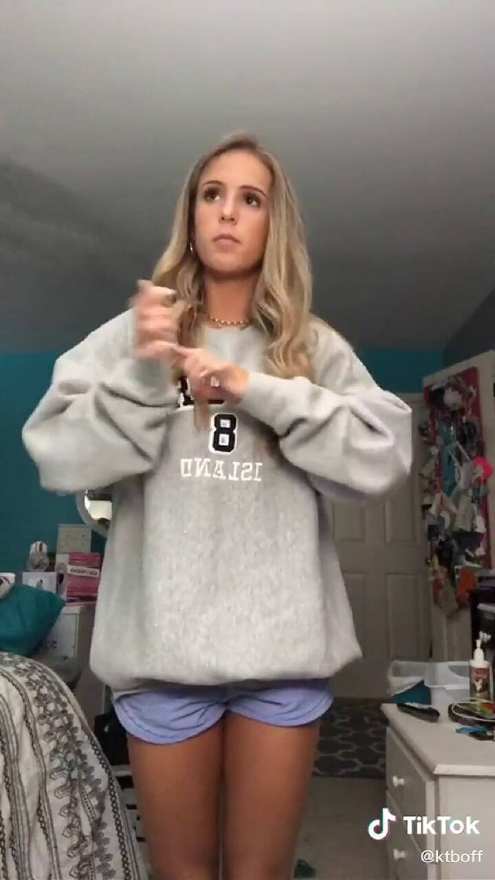 La joven que es furor en Tik Tok por sonarse las articulaciones de todo su cuerpo