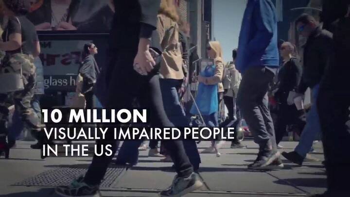 WeWalk, el bastón inteligente para personas no videntes - Fuente: YouTube