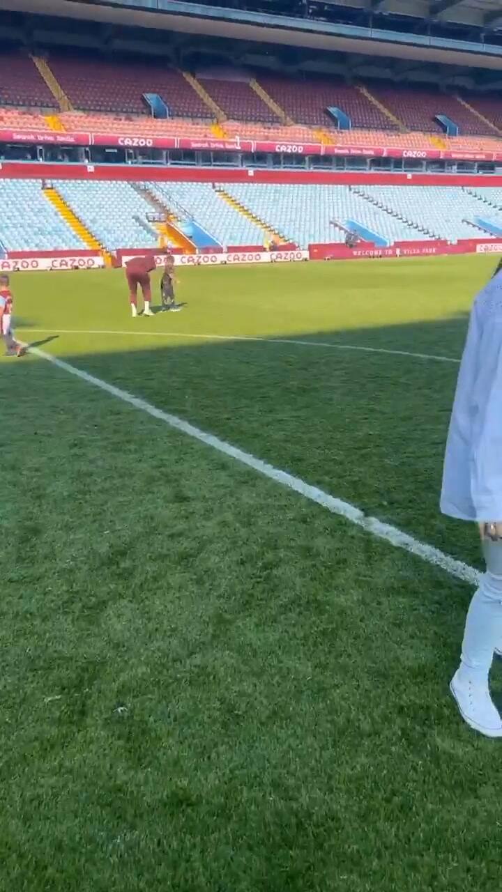 Ava, la hija de Emiliano Martínez dejó atónitos a todos con su destreza en el fútbol