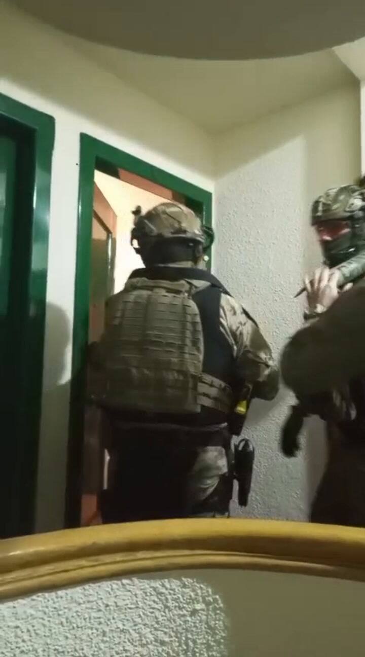 El allanamiento en la casa del alumno que publicó la amenaza