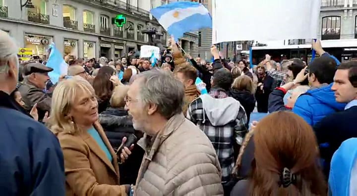 El actor Luis Brandoni en la marcha del 'Si se puede' en Madrid, España.