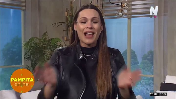 El percance que sufrió Pampita en el comienzo de su programa - Fuente: Net TV